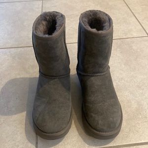 BRAND NEW CLASSIC SHORT UGG